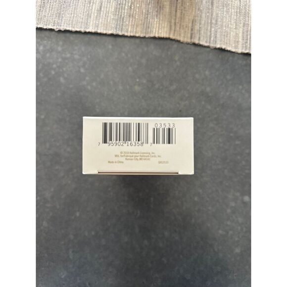 Hallmark keepsake ornament 2010 - Picture 6 of 6